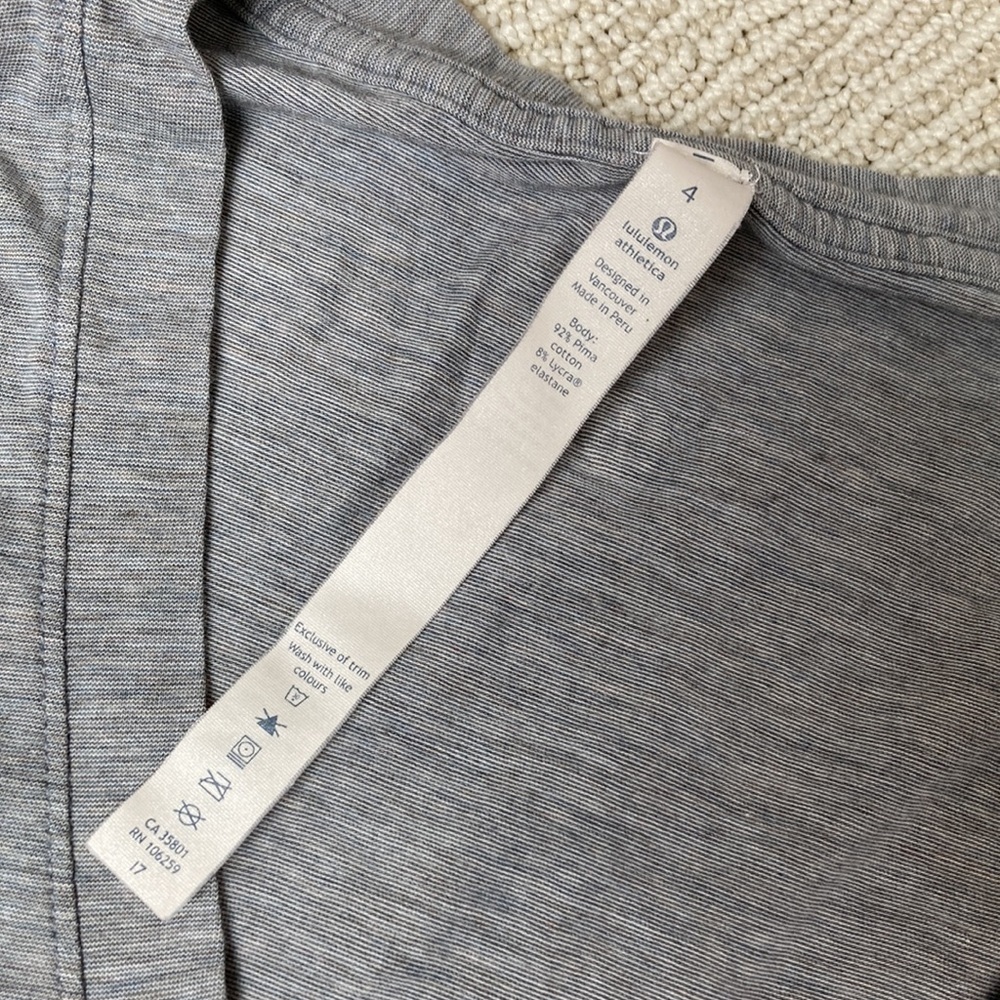 Lululemon grey tee - Picture 5 of 5